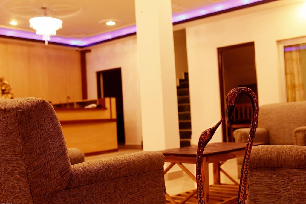 Hotel Hill Palace カウサニ エクステリア 写真